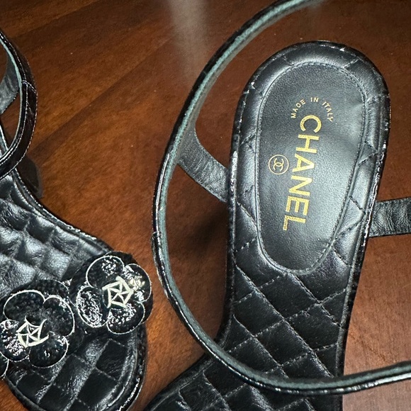 Chanel Black Camellia Patent Leather Heels – Size 38 Made in Italy - Picture 5 of 7